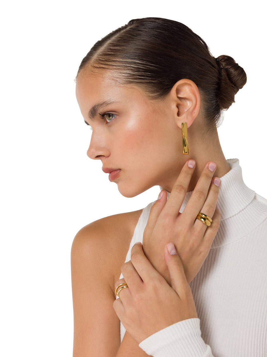 ALALYA luxury gold ring worn on hand – GCC jewelry editorial