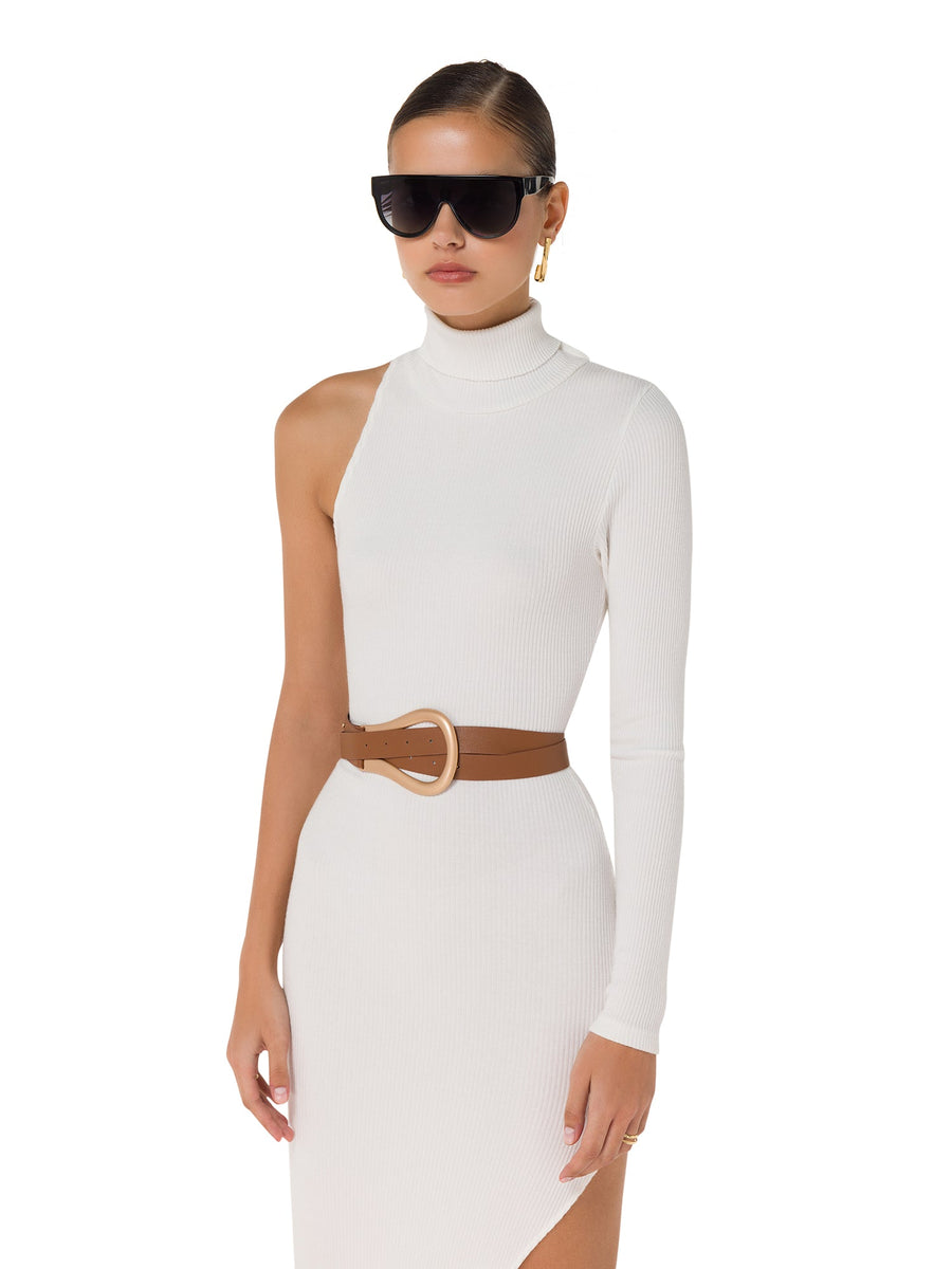  Adjustable strap andside view of Équestre vegan leather belt – ALALYA