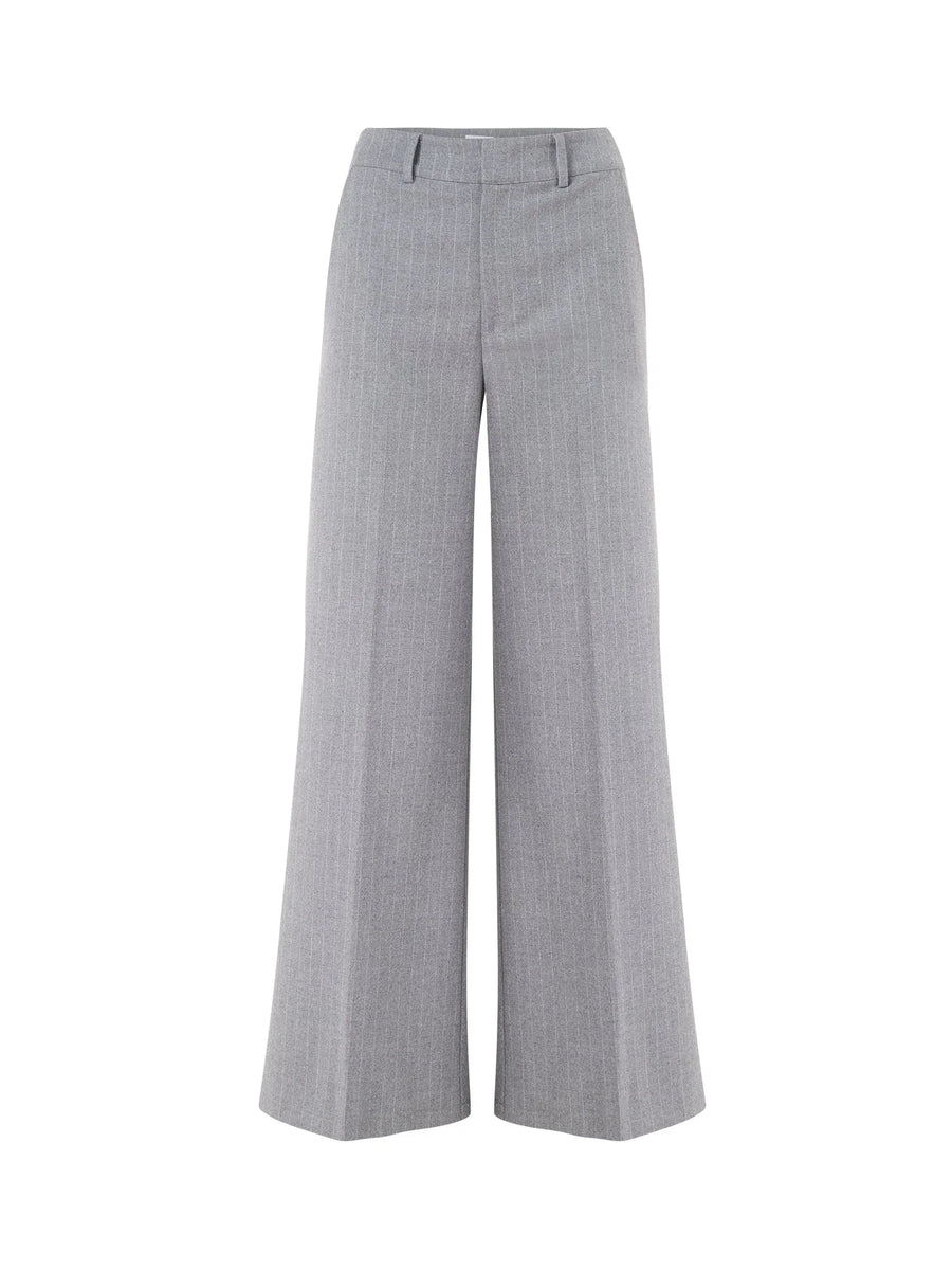 Maison Grise™ tailored trousers in soft grey – front view illustrating straight-leg cut and crease line